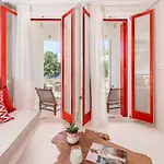 Holiday home Bay Beachfront Boutique *
