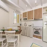 Bay Beachfront Boutique בית נופש *