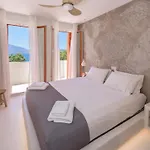 Bay Beachfront Boutique Klima (Milos)