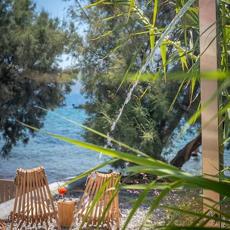 Klima Bay Beachfront Boutique Holiday home *