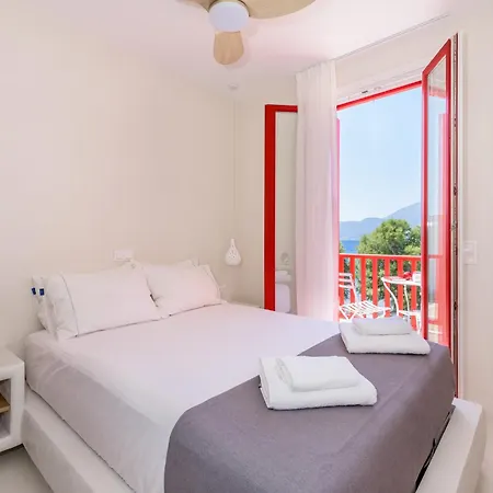 Bay Beachfront Boutique Klima (Milos)