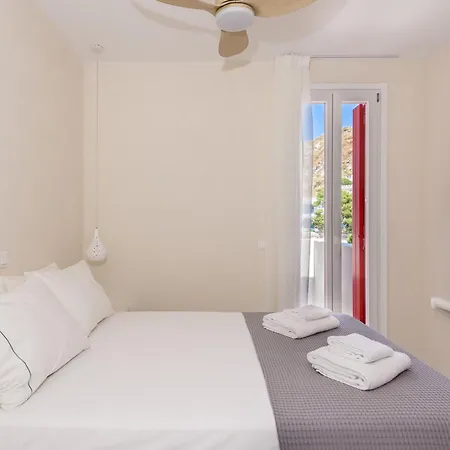 Klima Bay Beachfront Boutique Holiday home *
