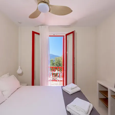 Klima Bay Beachfront Boutique Holiday home *
