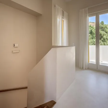 Bay Beachfront Boutique *