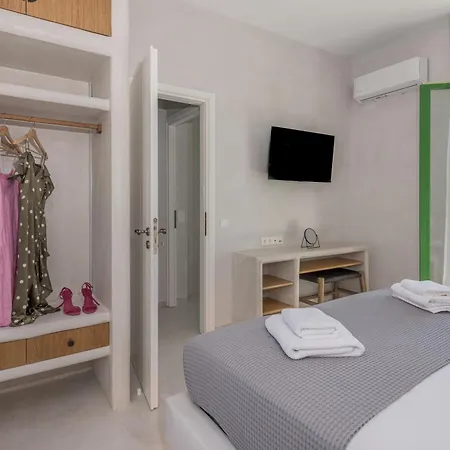 Bay Beachfront Boutique Klima (Milos)