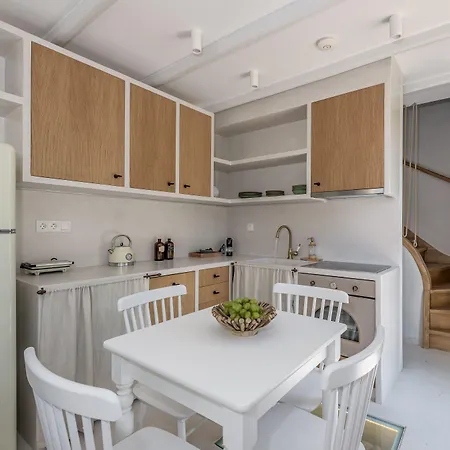 Bay Beachfront Boutique * Klima (Milos)