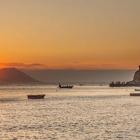 Bay Beachfront Boutique Tatil Evi *